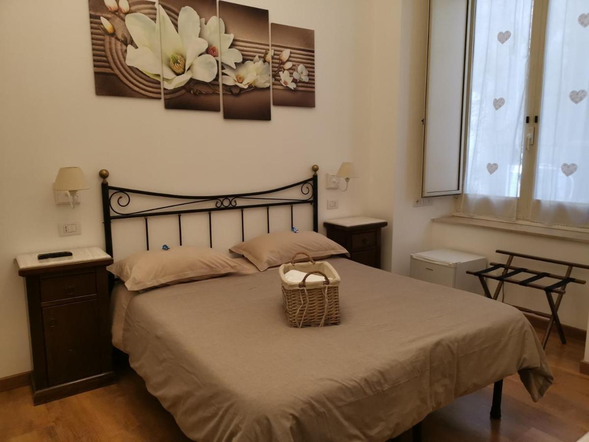 Bed and Breakfast Napoli Pietrasanta Lt Exterior foto