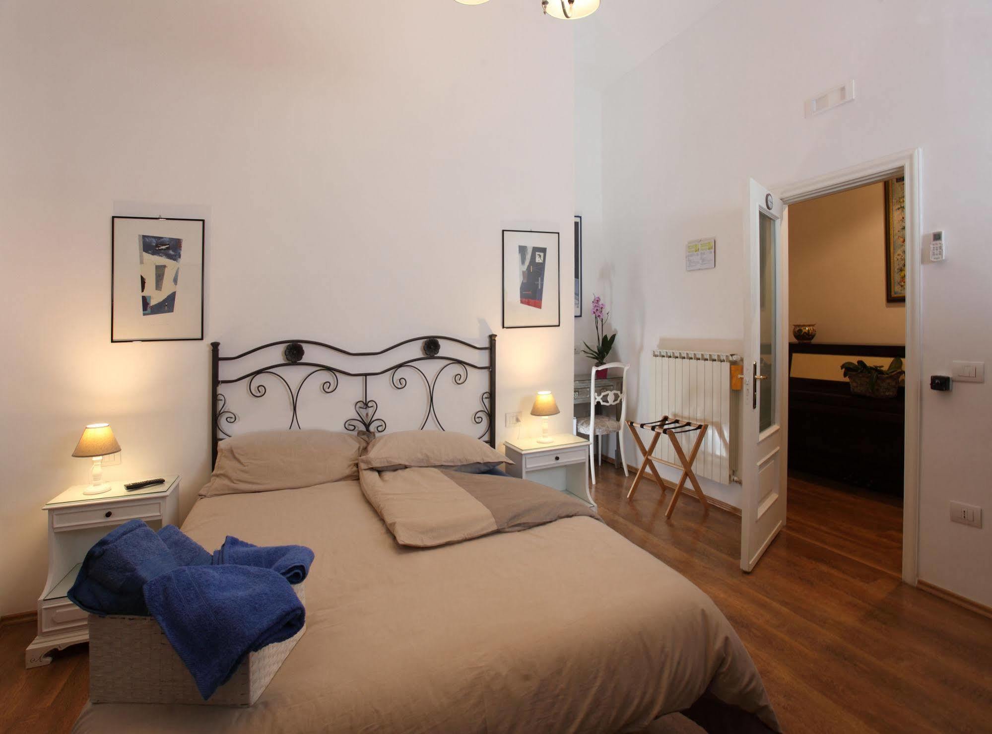 Bed and Breakfast Napoli Pietrasanta Lt Exterior foto