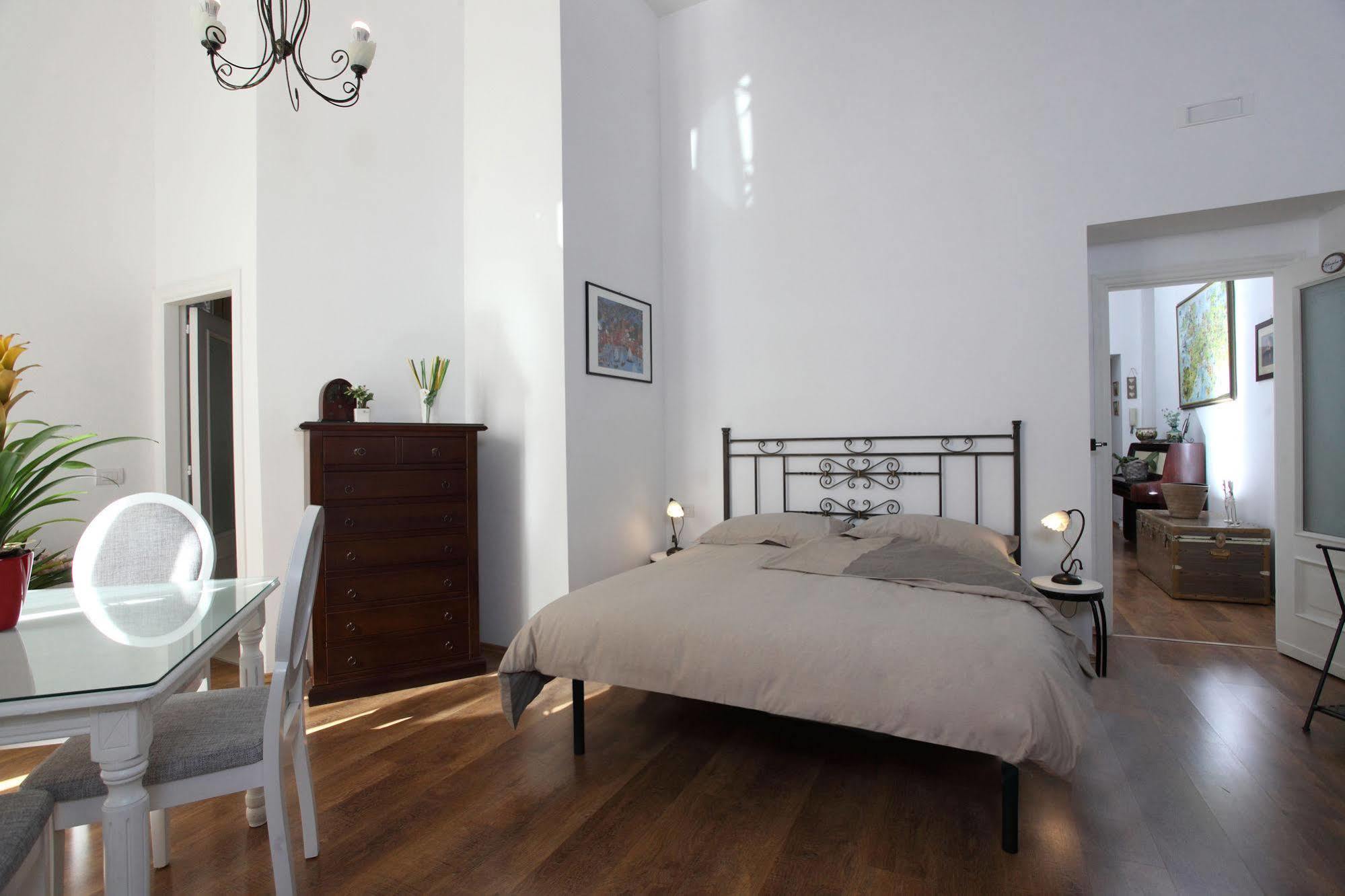 Bed and Breakfast Napoli Pietrasanta Lt Exterior foto