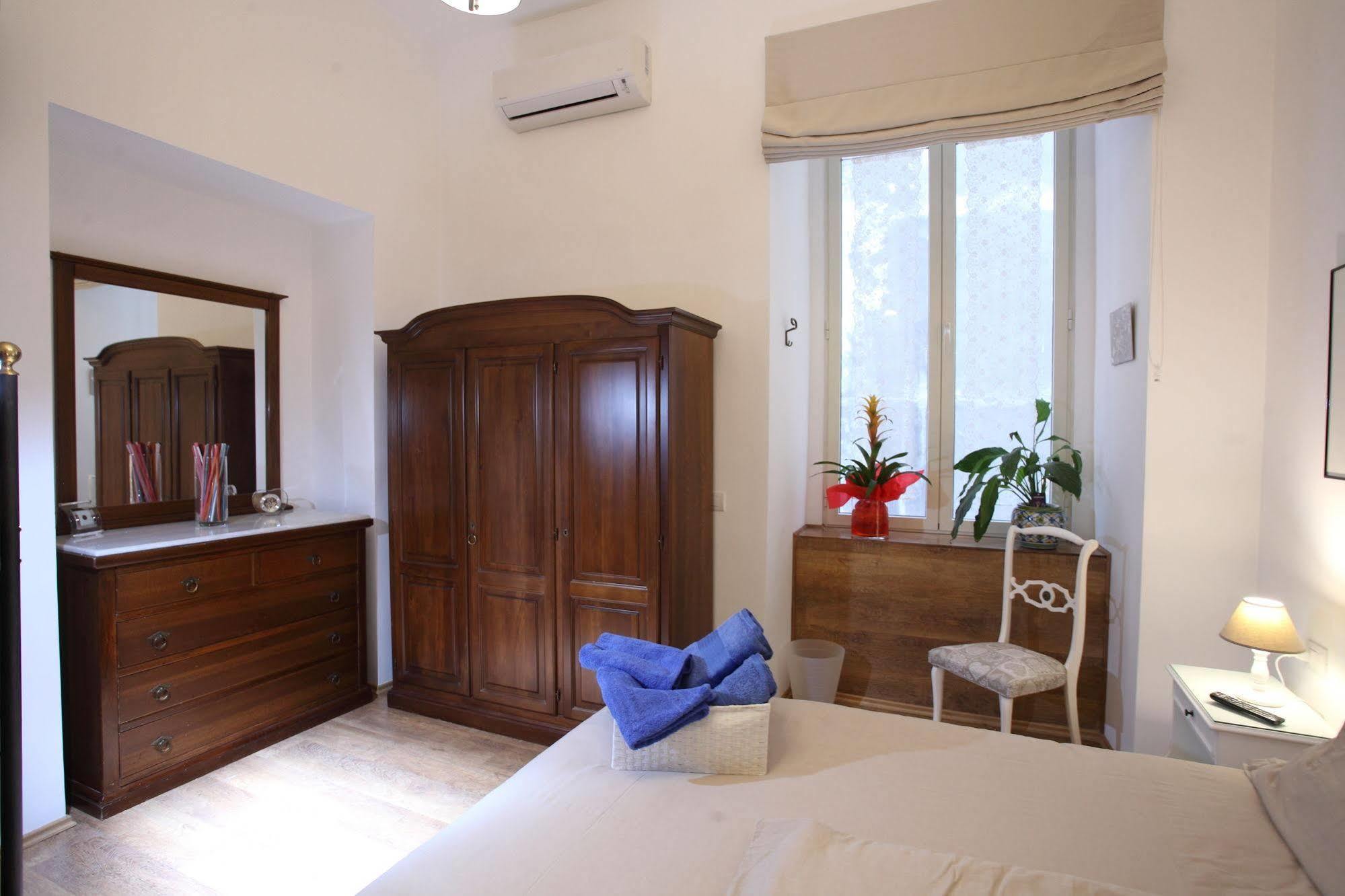 Bed and Breakfast Napoli Pietrasanta Lt Exterior foto