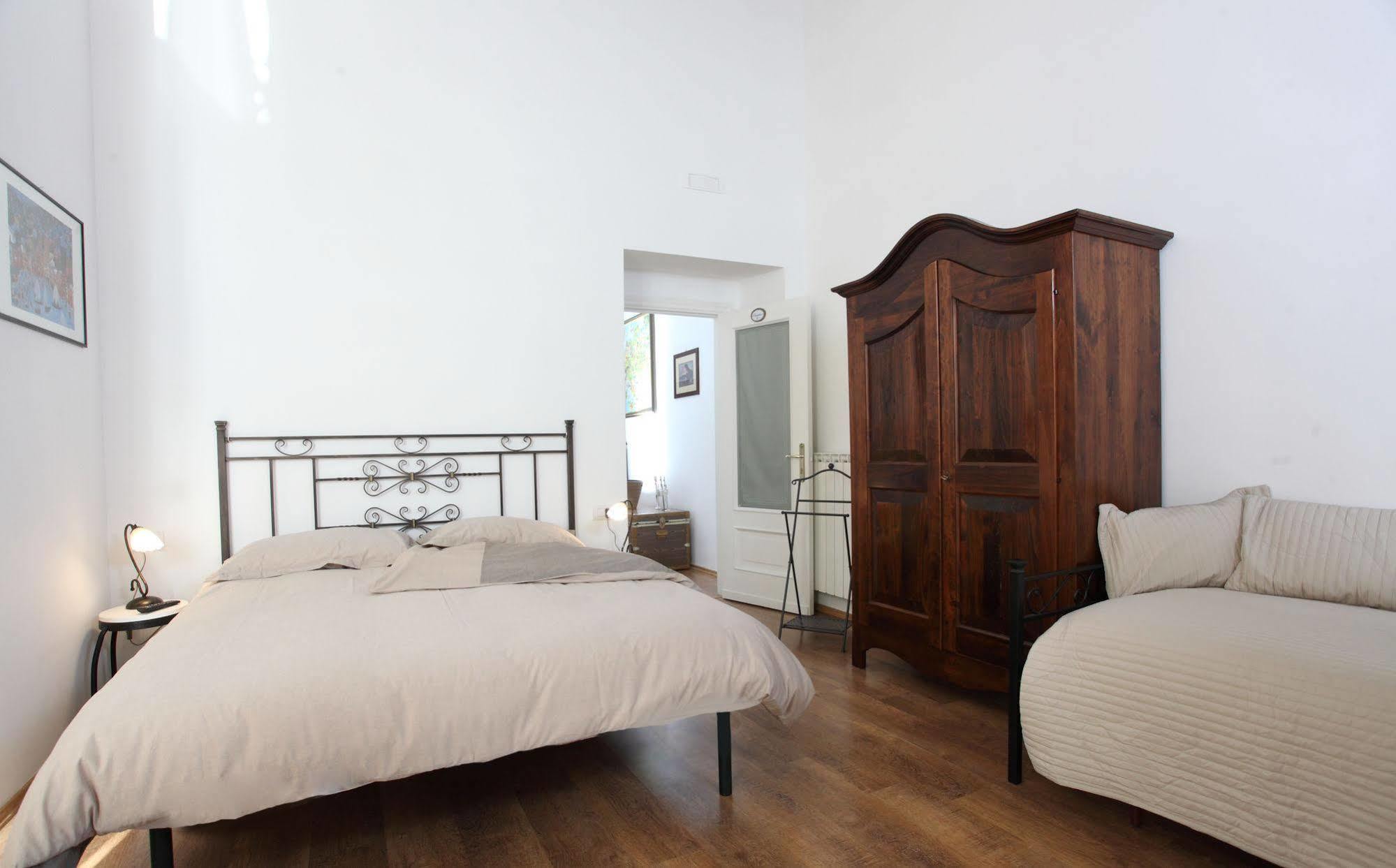 Bed and Breakfast Napoli Pietrasanta Lt Exterior foto